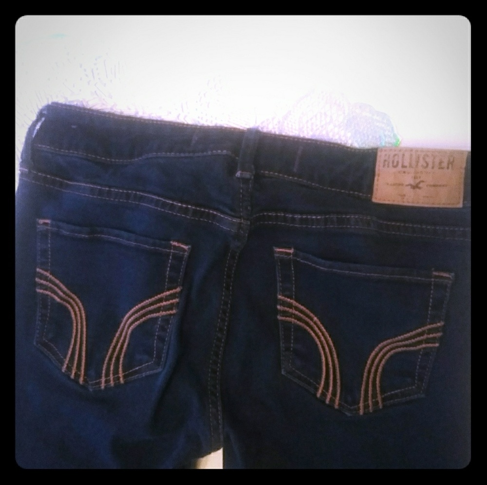 Hollister jeans size 26 dark wash
